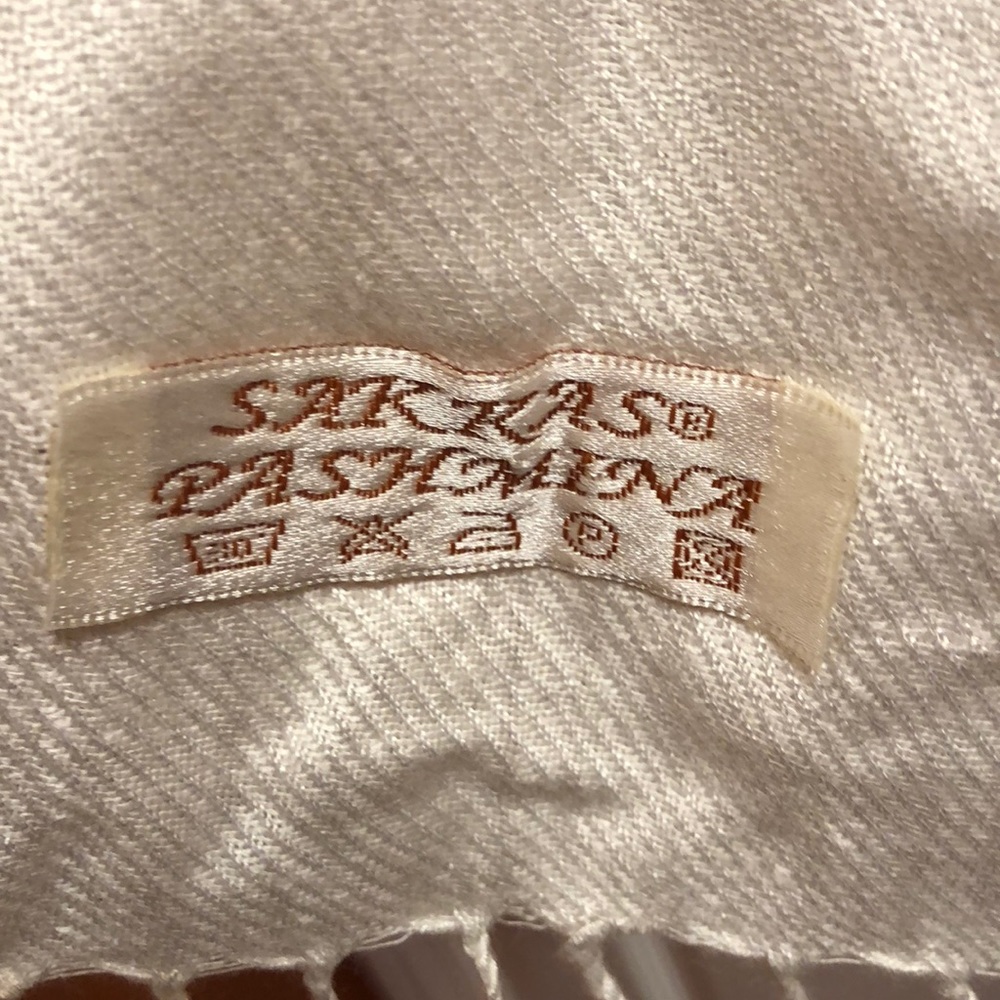 Ivory pashmina - Picture 2 of 3